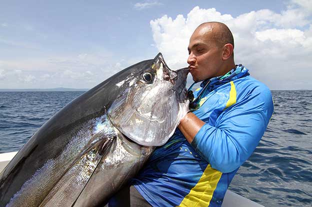 hannibal_bank_kissing_tuna_fishing_compressed