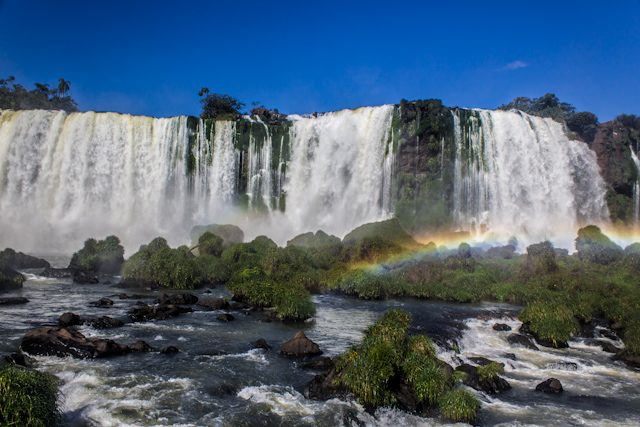 Brasil-CataratasIguazuAbajo